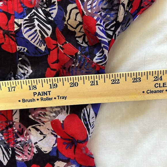 Ruby Rd Favorites Size 12P Blouse 3/4 Sleeve
Floral Red White Blue - Picture 4 of 13